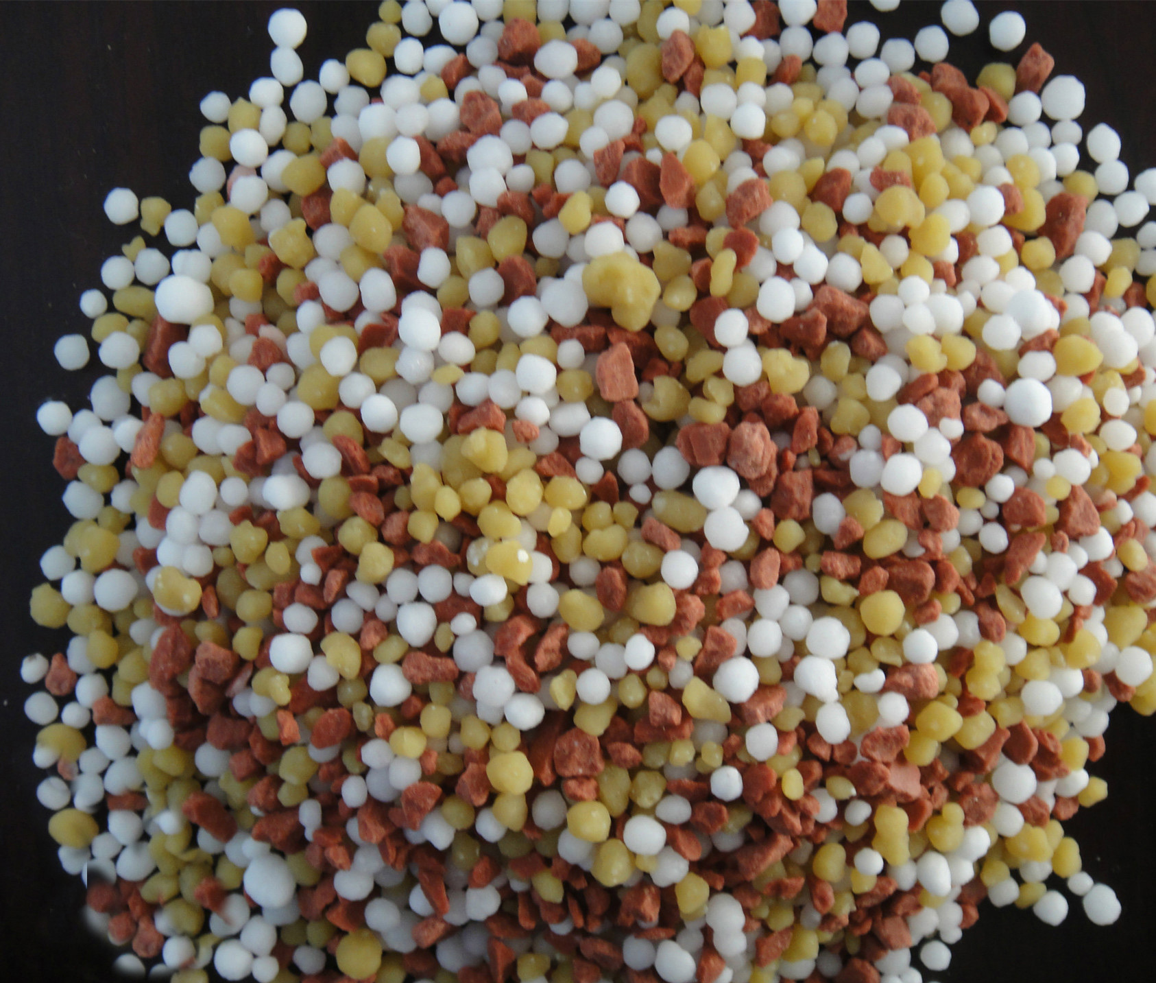 震惊！施肥不用化肥专用消泡剂前后竟差距这么大