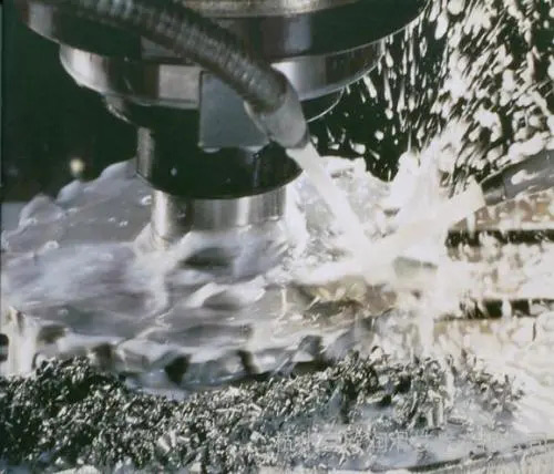 细节决定成败！磨削液消泡剂让金属加工泡沫无处可藏