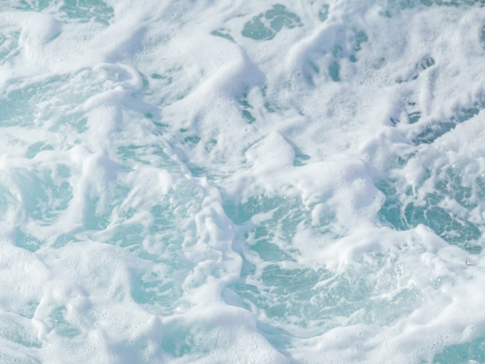 工业污水大量泡沫怎么处理？选对消泡剂去泡很简单